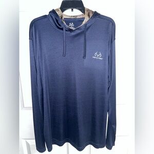 Men’s Realtree Long Sleeve Shirt with Hood Size Large